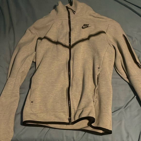 grey nike tech